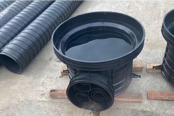 室內排水管如何接入塑料檢查井？